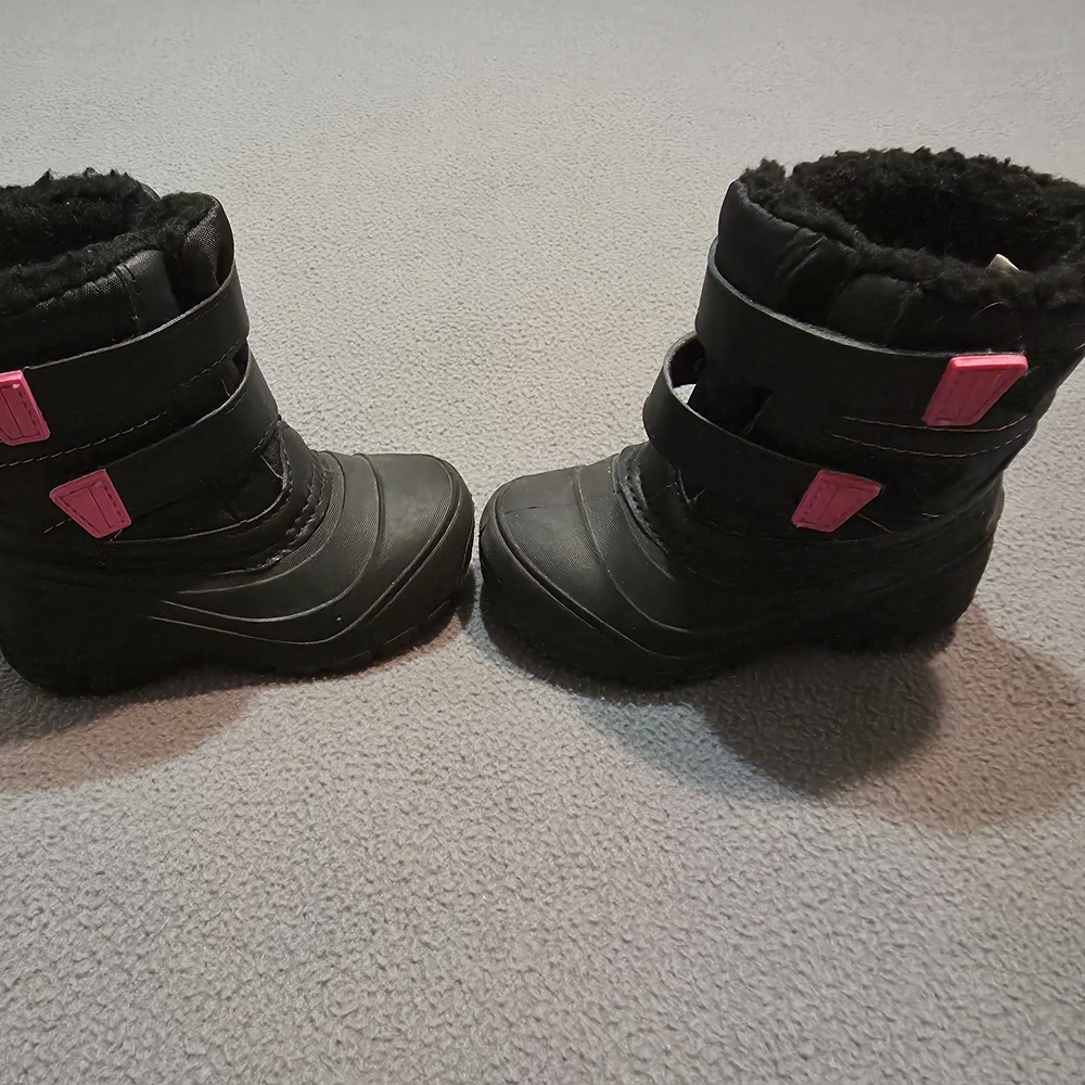 Source Unknown Black Kids Winter Boots with Pink Accents